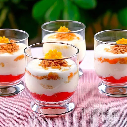 Vasitos de yogur con esferas de sabores