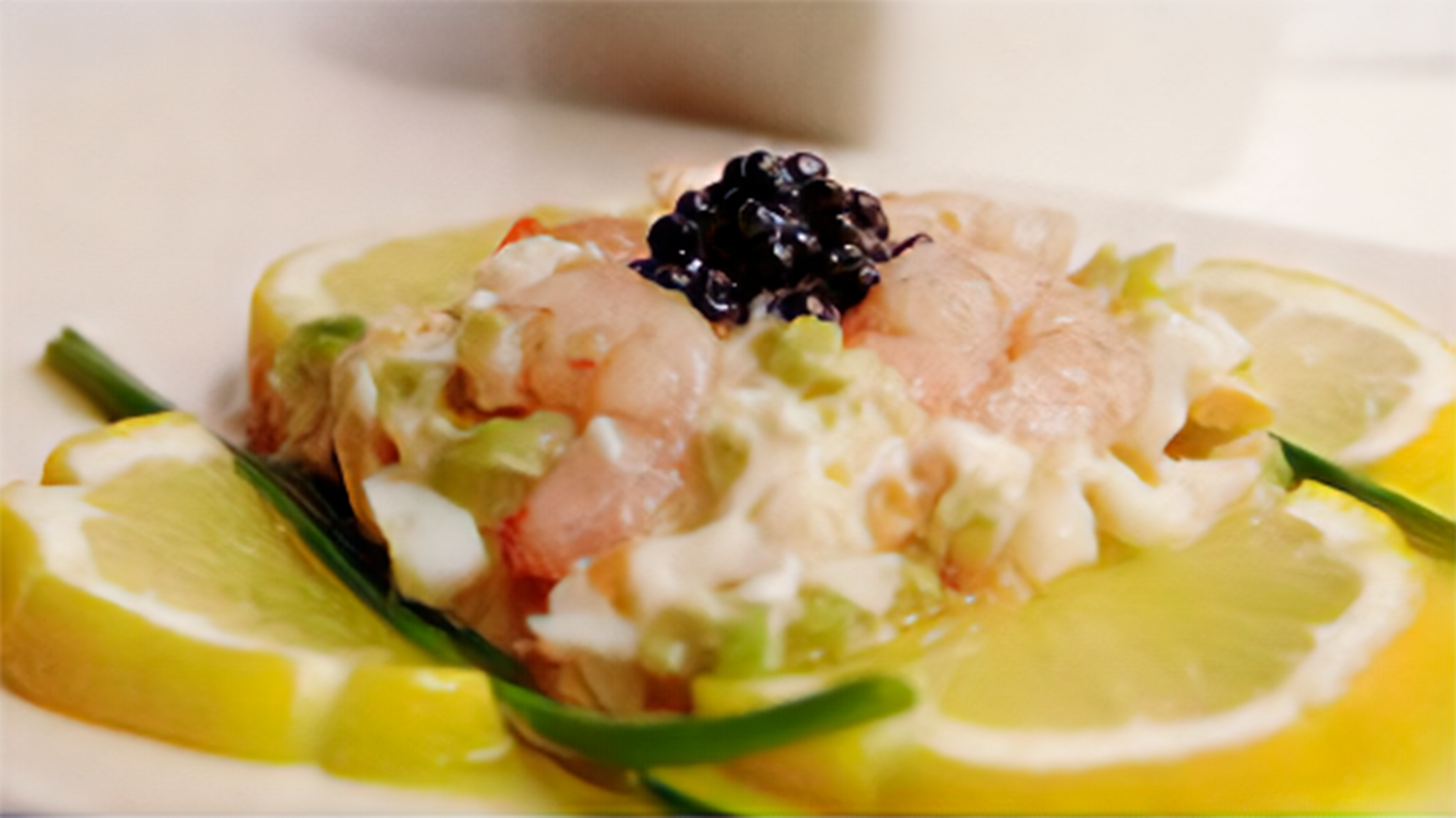 AGUACATE CON GAMBAS Y AVRUGA