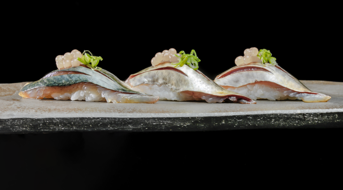 NIGIRI DE SHIME SABA CON PERLAS DE YUZU