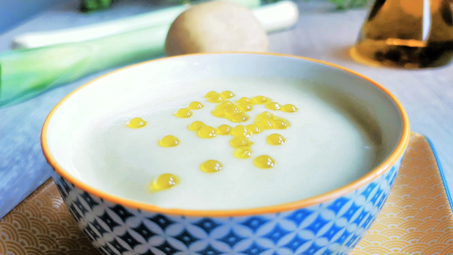 VICHYSSOISE CON PERLAS SPHERIKA DE ACEITE DE OLIVA VIRGEN EXTRA