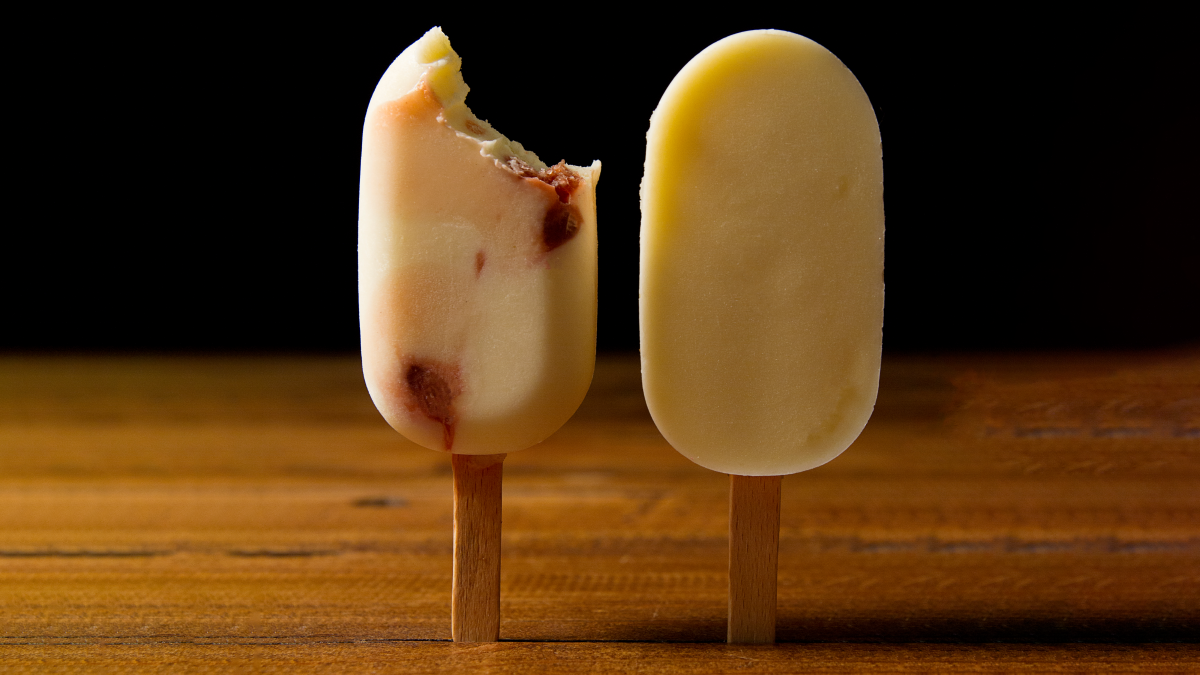 HELADO DE QUESO IDIAZABAL CON SPHERIKA PERLAS DE FRESA