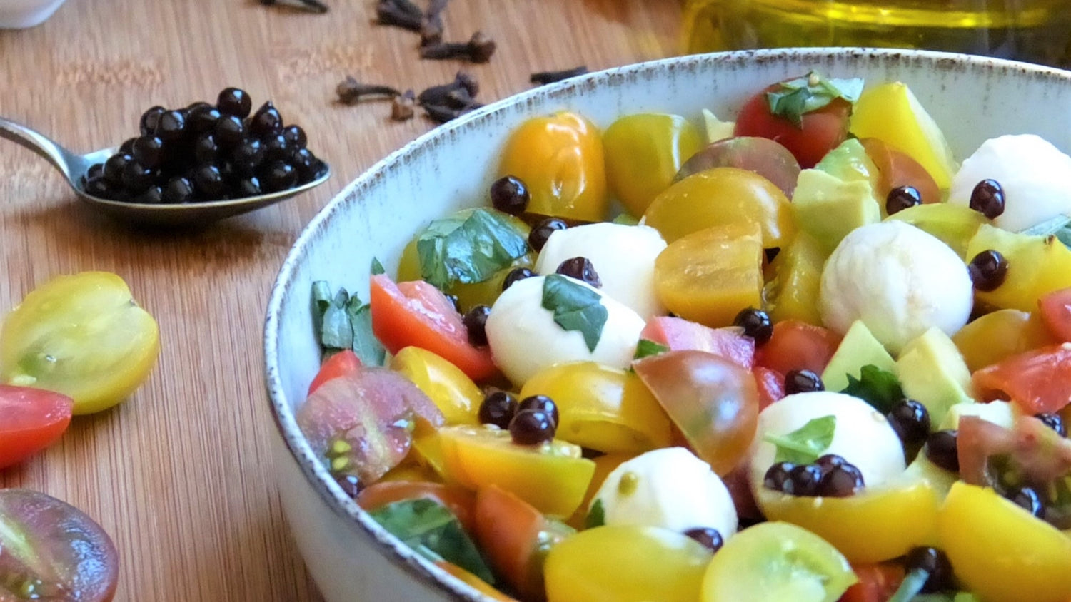 ENSALADA PRIMAVERAL CON PERLAS SPHERIKA DE VINAGRE BALSÁMICO DE MÓDENA