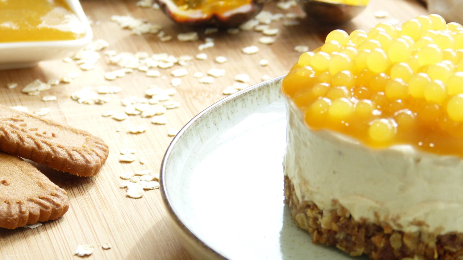 CHEESECAKE DE MANGO CON PERLAS SPHERIKA DE FRUTA DE LA PASIÓN