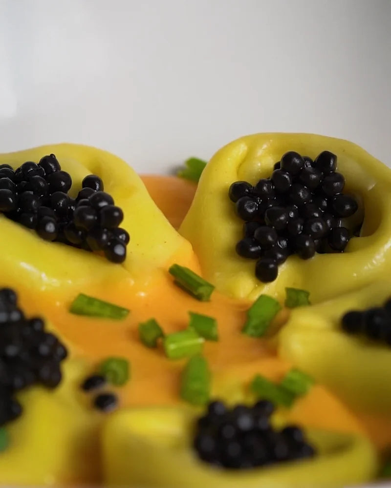 Pasta rellena con perlas de arenque