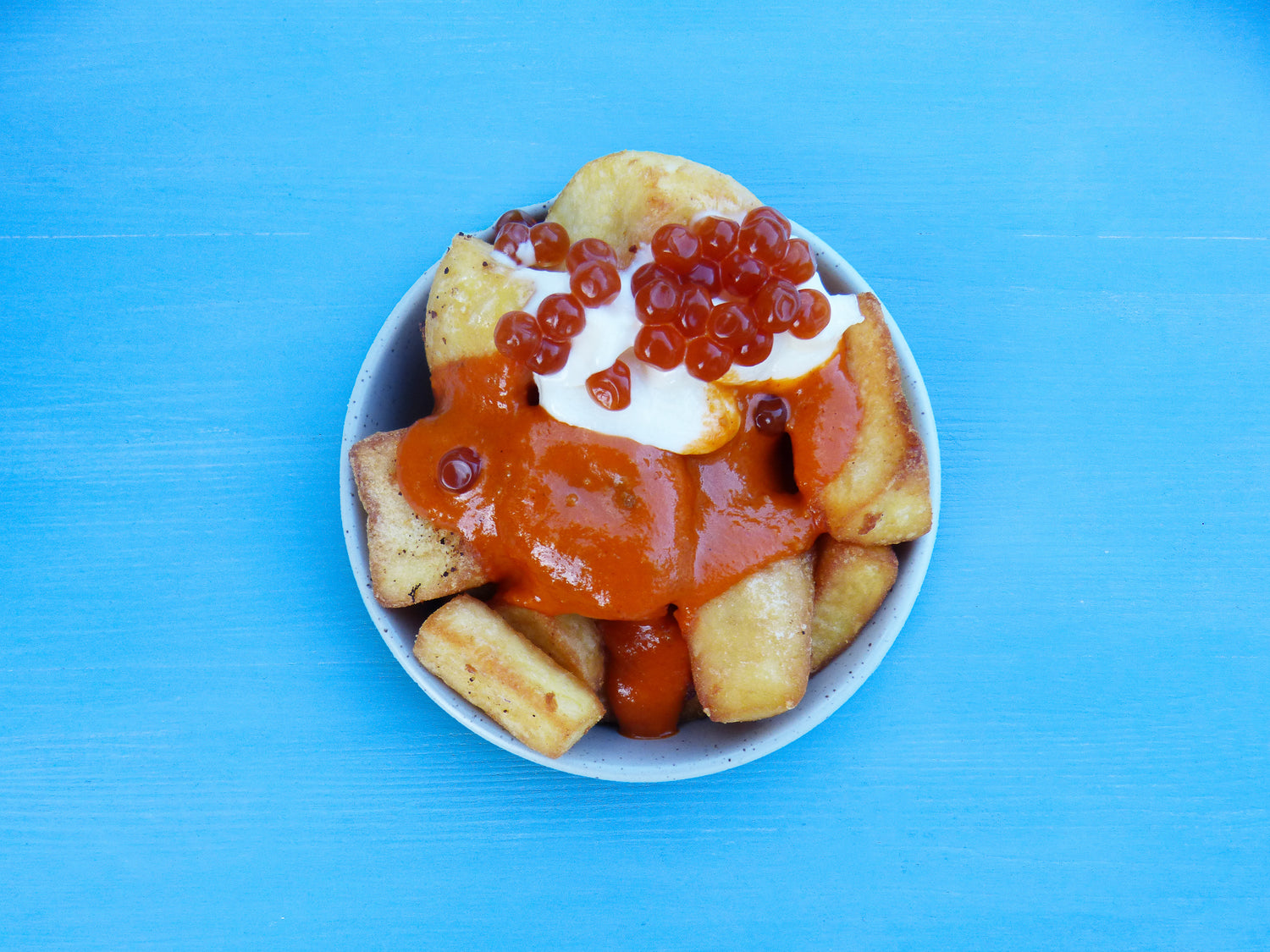 PATATAS BRAVAS CON ESFERAS DE CHILE CHIPOTLE