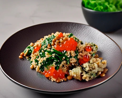 Quinoa y espinacas con Natto y esferas de chile chipotle