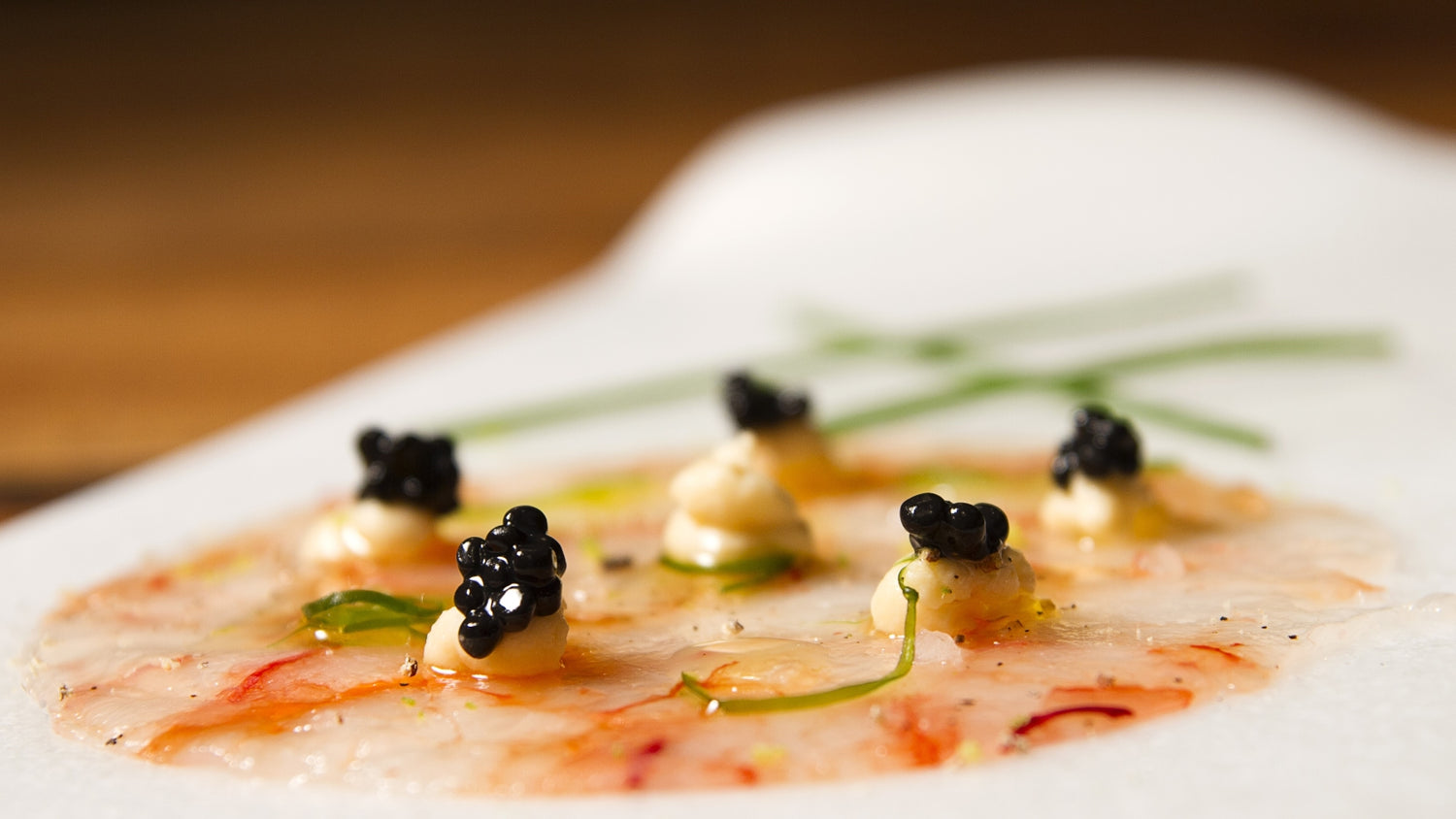 CARPACCIO DE GAMBA ROJA CON MOLUGA