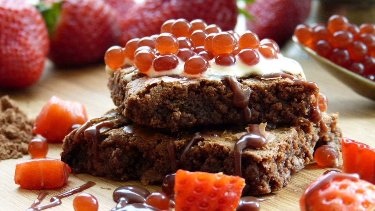 BROWNIE CON PERLAS SPHERIKA DE FRESA